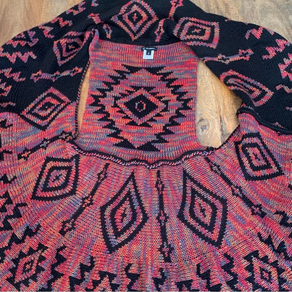 Geometric Patterned Vest - Picture 6 of 9